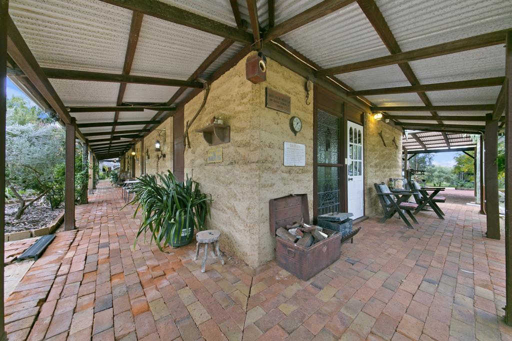 Hillside Country Retreat Hotel York Bagian luar foto