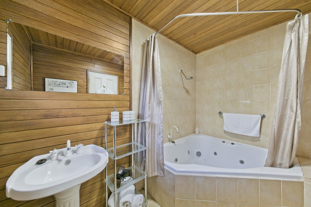 Hillside Country Retreat Hotel York Bagian luar foto